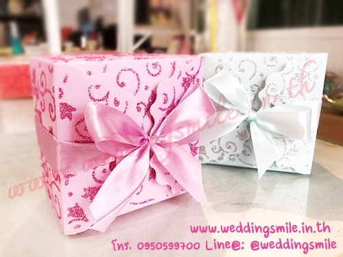 กล่องใส่ของชำร่วยเล็ก กล่องของขวัญโรยกากเพชร 9 x 9 ซม. (10 ใบ/แพ็ค ตกใบละ 15.-)