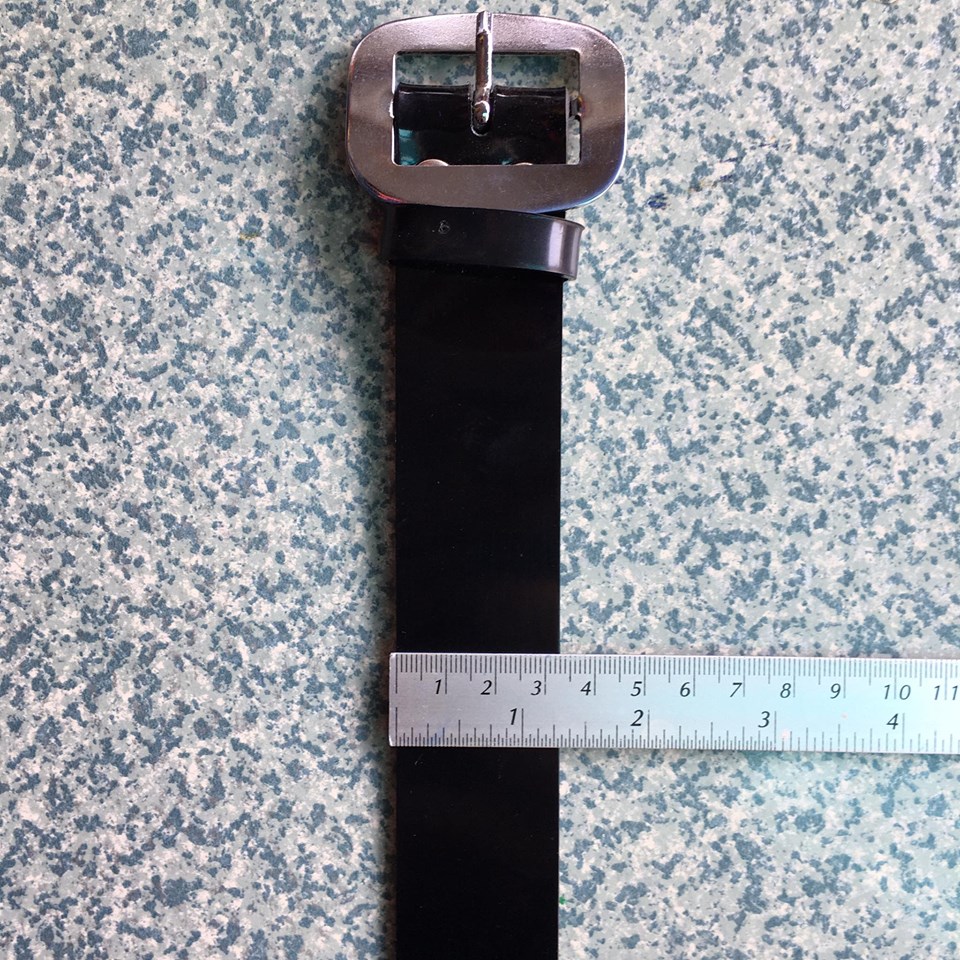 เข็มขัดนักเรียนมัธยมชาย หนังแก้วสีดำ หัวเหลี่ยม