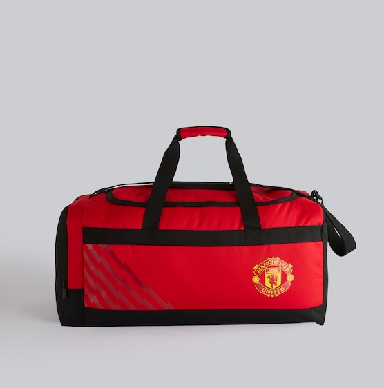 กระเป๋าแมนเชสเตอร์ ยูไนเต็ด Core Holdall Red สีแดง 60 x 30 x 28 cm ของแท้