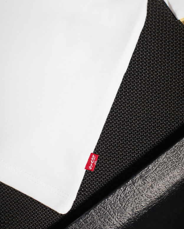 เสื้อทีเชิ้ตลิเวอร์พูล Levis® X LFC ของแท้