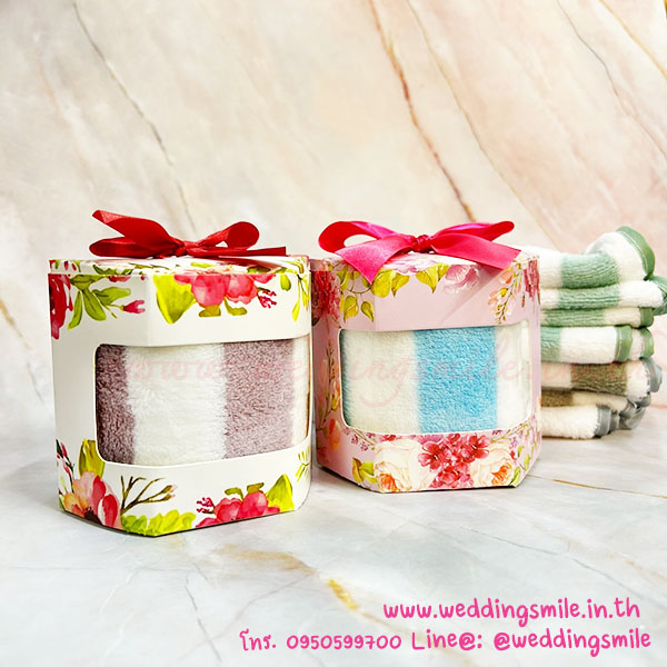 ของชำร่วยงานแต่ง ผ้าเช็ดผม ลายริ้ว ขนแกะ 12*29 นิ้ว (SU) ในกล่องหกเหลี่ยมลายดอกไม้ ราคาพิเศษ 35 บาท