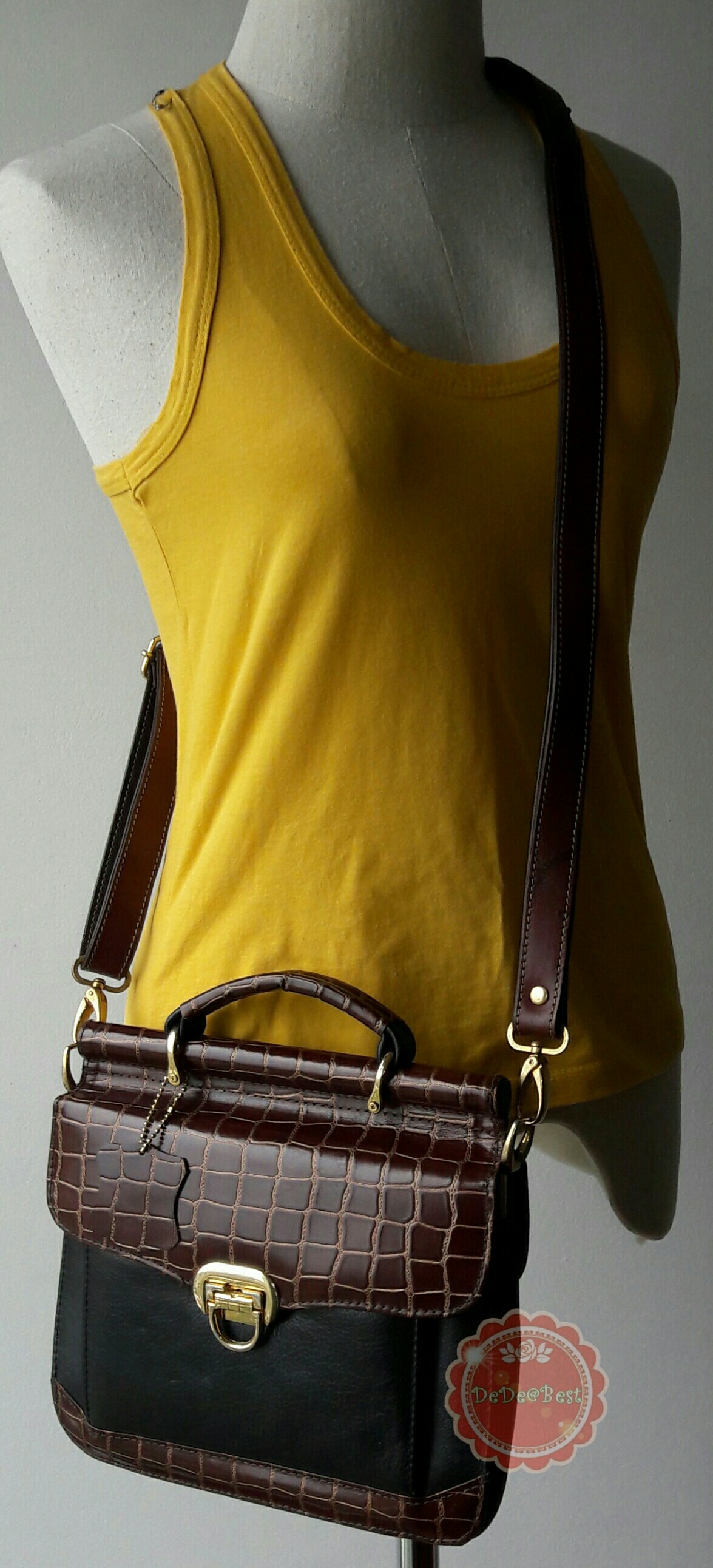 B62:Vintage leather bag กระเป๋าหนังแท้ วินเทจ สะพายข้าง ถอดสายเป็นกระเป๋าถือได้ ตัวกระเป๋าเปิดใช้ได้ทั้ง 2 ด้าน (หน้า/หลัง)