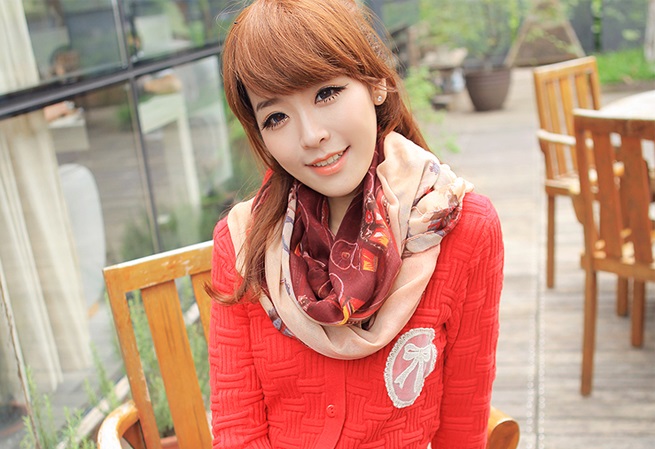 ผ้าพันคอลาย Carriage สีน้ำตาลอ่อน/ขอบแดง