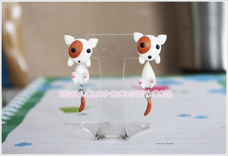 ต่างหูดินปั้น หมาขาวแต้มน้ำตาล White & Brown dog Earrings