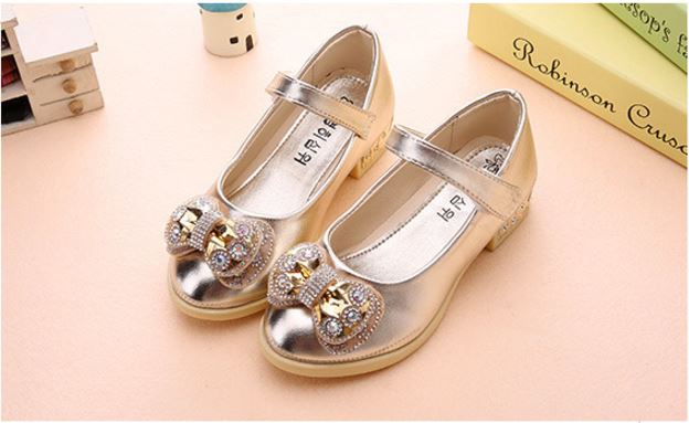 รองเท้าคัชชูเด็กหญิงสีทอง ประดับโบว์เพชร