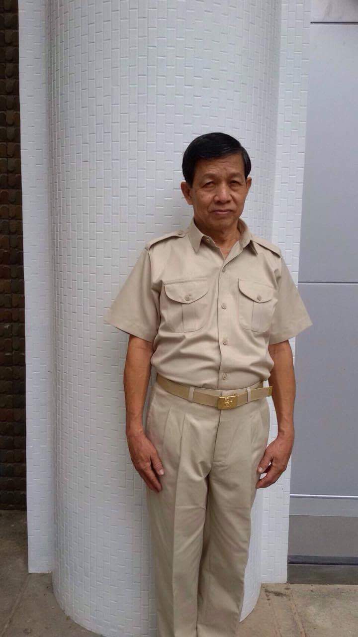 ชุดกากี ชุดข้าราชการสีกากี คอเชิ้ต แขนสั้น กางเกงขายาว สำหรับข้าราชการชาย