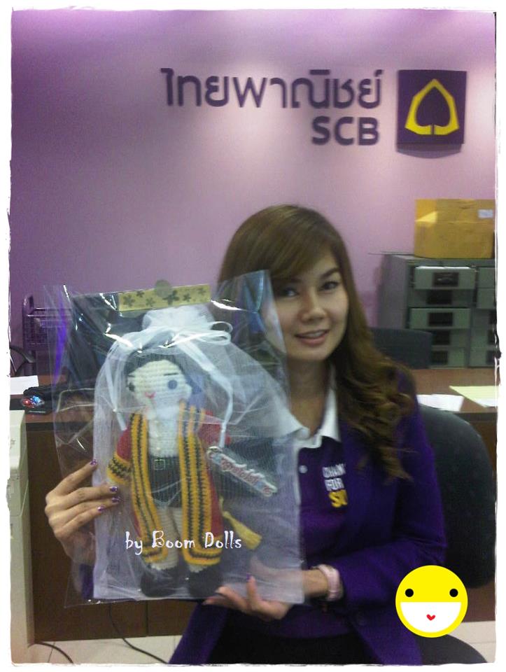 ตุ๊กตาถักรับปริญญา ครุยพระจอมเกล้าฯ ขนาด 14 นิ้ว