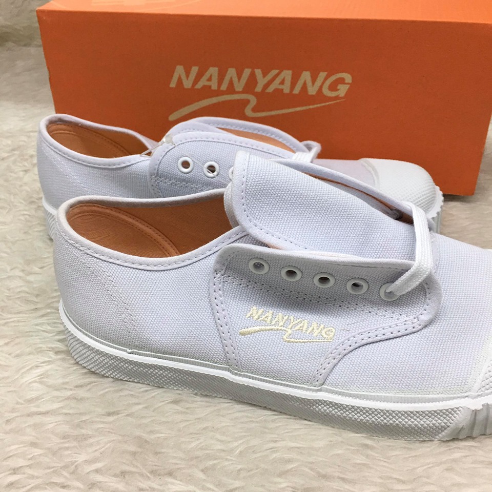 รองเท้านันยาง (NANYANG) สีขาว