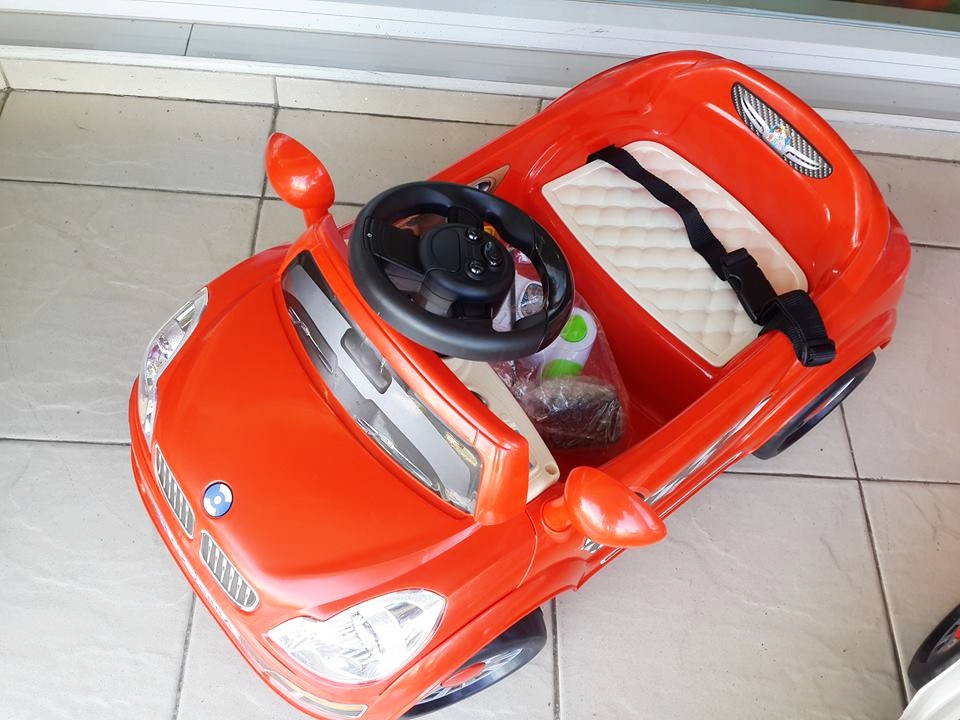 รถแบตเตอรี่เด็กนั่งไฟฟ้า รุ่น QX7888 ยี่ห้อ BMW มินิ มี 2 สี แดง ขาว