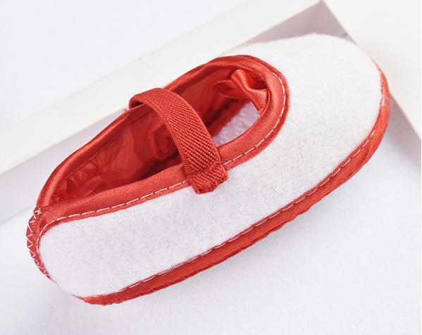 รองเท้าเด็กอ่อน สีแดง ลายดอกกุหลาบ ประดับโบว์ตรงกลาง