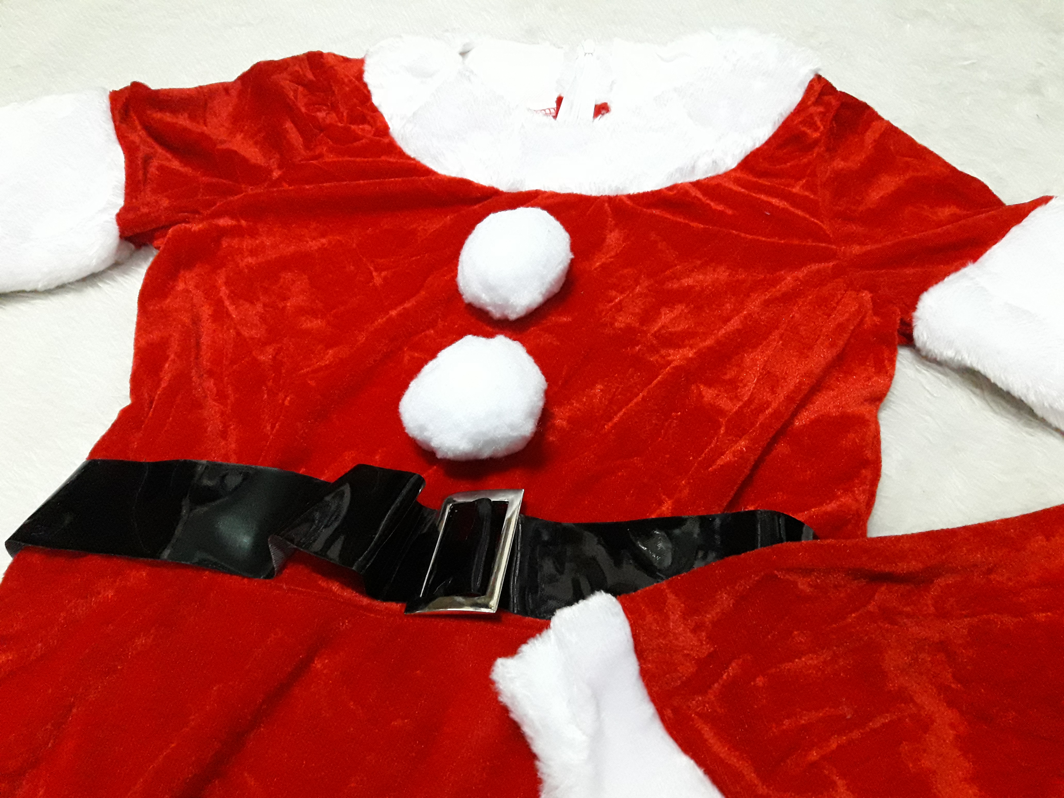 ชุดซานต้าผู้หญิง + หมวกซานต้า + เครื่่องประดับตกแต่ง วันคริสต์มาส