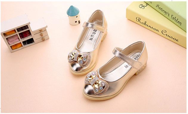 รองเท้าคัชชูเด็กหญิงสีทอง ประดับโบว์เพชร