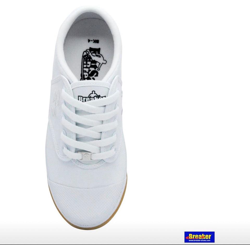 รองเท้านักเรียน Breaker Futsal สีขาว พร้อมปักชื่อ