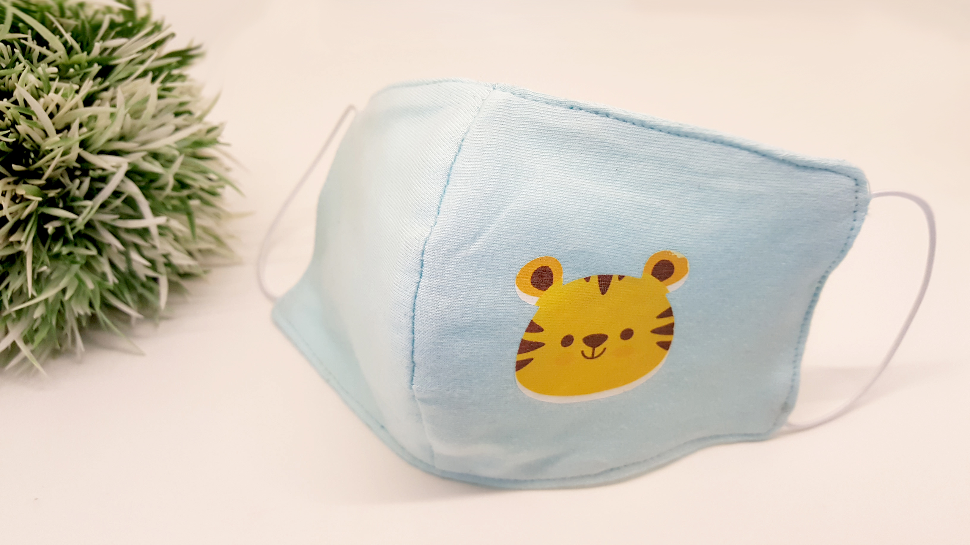 หน้ากากผ้าเด็กเล็ก รูปลายการ์ตูนน่ารัก ผ้ามัสลิน 2 ชั้น + Cotton 100%) มีช่องสอดแผ่นกรอง