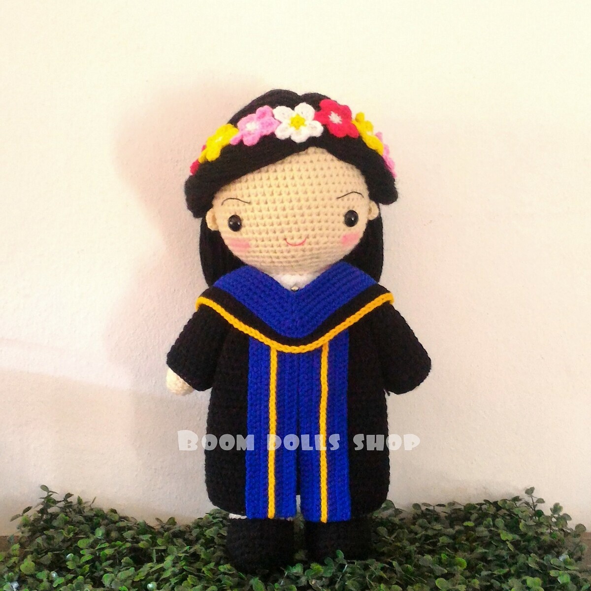 ตุ๊กตาถักรับปริญญา ม. คริสเตียน นครปฐม ขนาด 16 นิ้ว