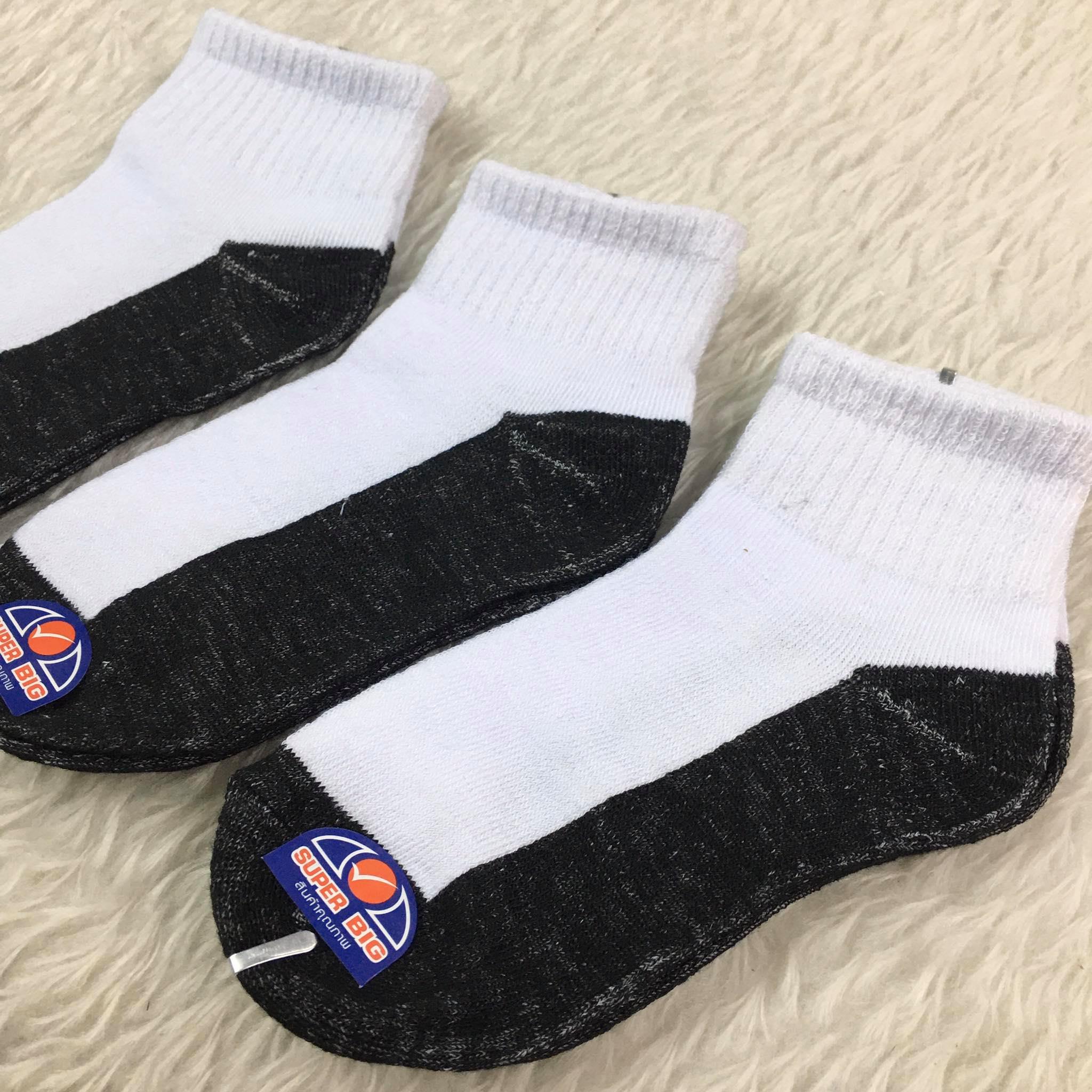 ถุงเท้านักเรียนพื้นดำ (แพ็ค 3 คู่)