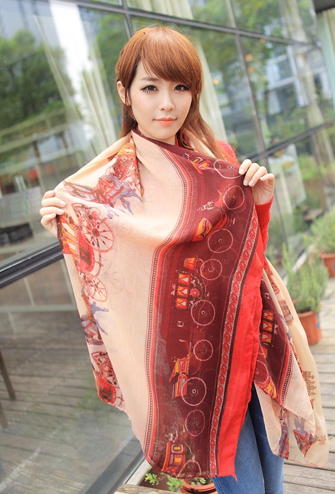 ผ้าพันคอลาย Carriage สีน้ำตาลอ่อน/ขอบแดง