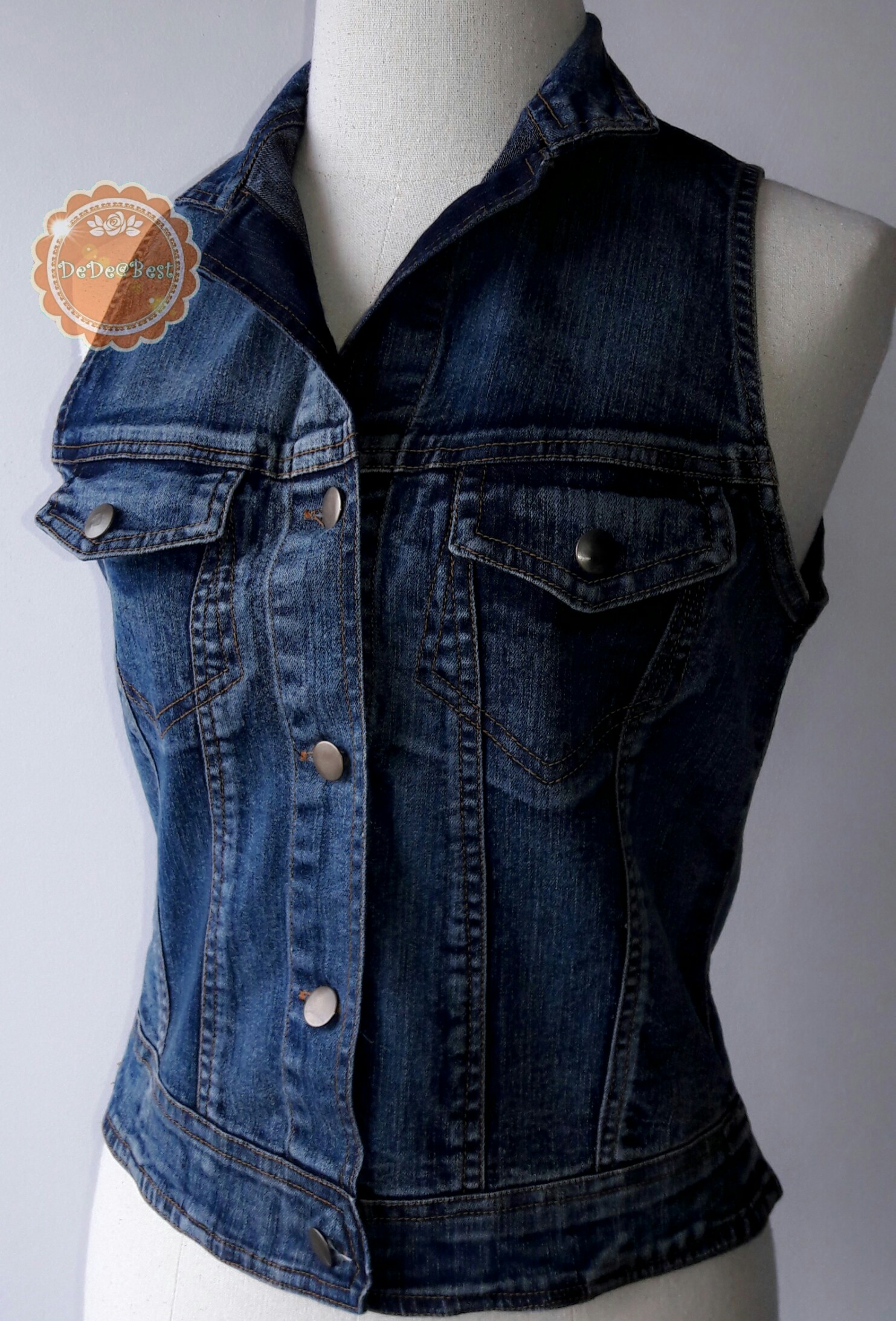 ขายแล้วค่ะ T123:2nd hand top เสื้อกั๊กยีนส์ (แขนกุด) size L ❤