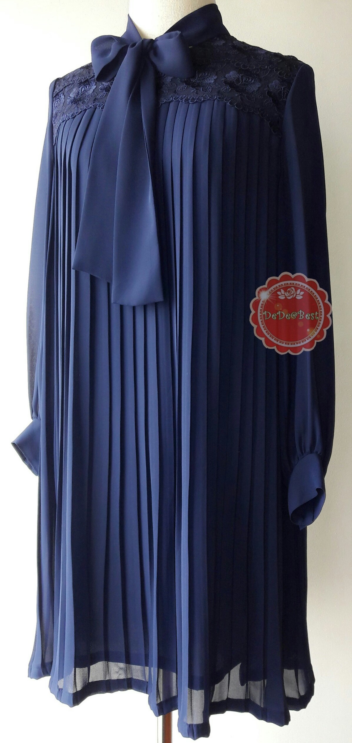 ขายแล้วค่ะ D55:Vintage dress เดรสวินเทจผ้าซีฟองสีน้ำเงิน อัดพรีทรอบชุด บ่าติดลูกไม้สวย ผูกโบว์ที่คอเสื้อ❤