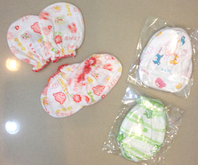 เซตถุงมือและถุงเท้าทารก ผ้ายืดพิมพ์ลาย คละลาย