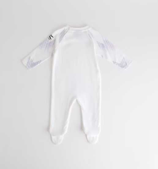 เสื้อเด็กแมนเชสเตอร์ ยูไนเต็ดสำหรับเด็กทารก 2025/26 Baby Away Sleepsuit ของแท้