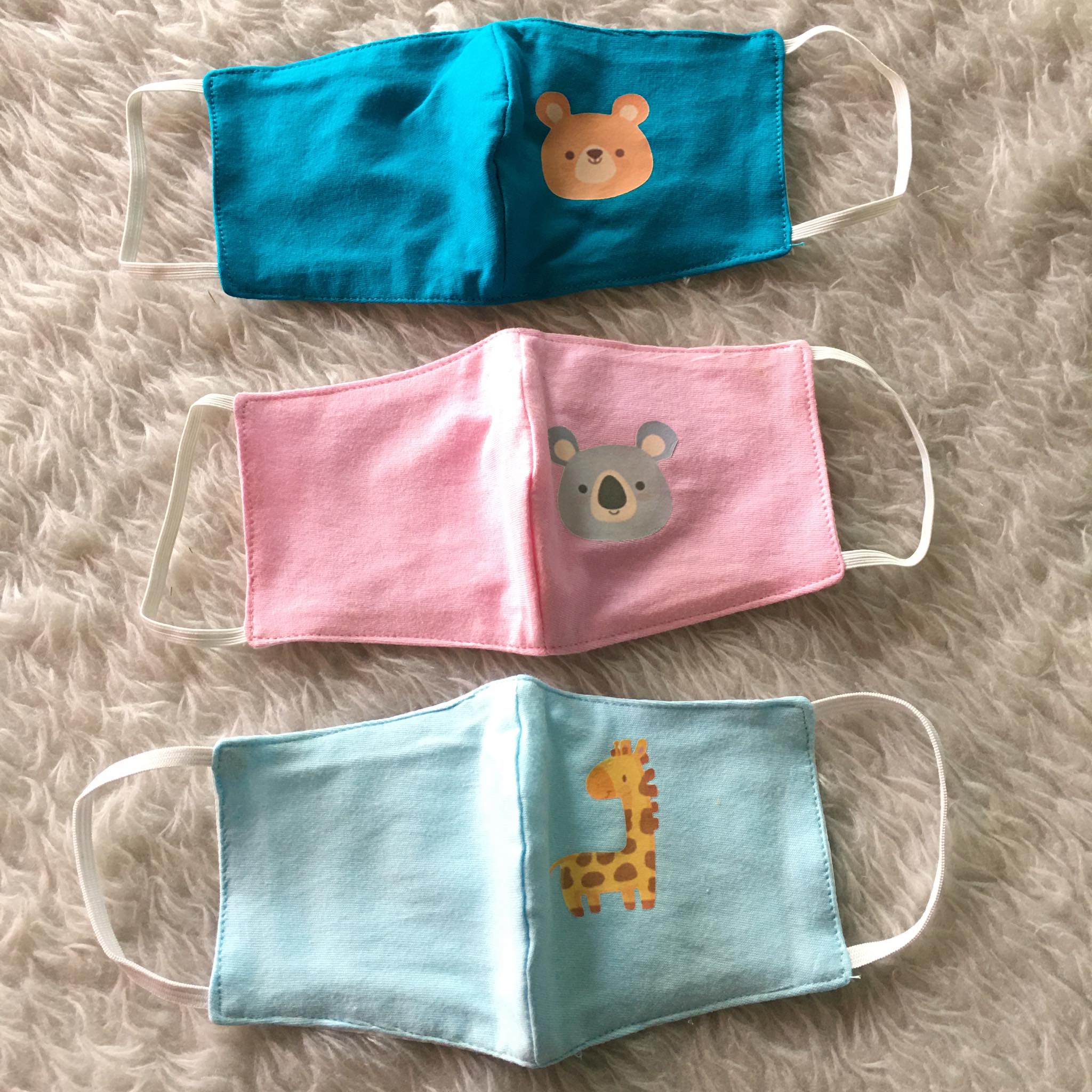 หน้ากากผ้าเด็กเล็ก รูปลายการ์ตูนน่ารัก ผ้ามัสลิน 2 ชั้น + Cotton 100%) มีช่องสอดแผ่นกรอง