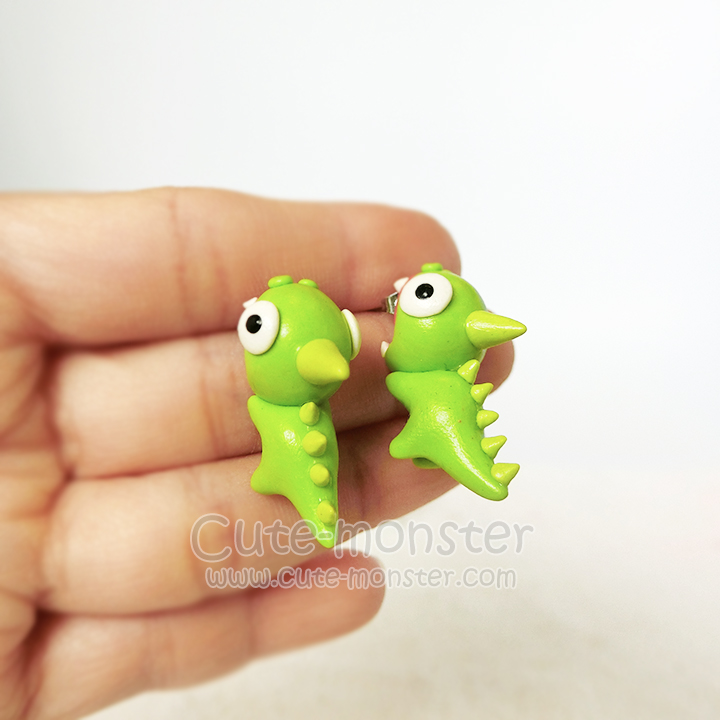 ต่างหูดินปั้น มังกรเขียวกัดหู Cutie Green Dragon