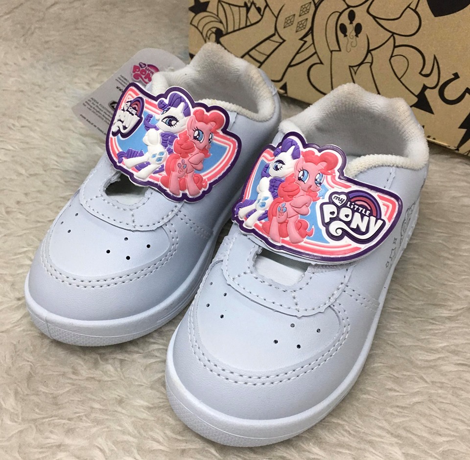 รองเท้านักเรียน สีขาว ADDA ลาย Pony