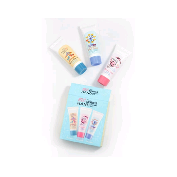Mistine ME Series Hand Cream Set มิสทีน มีซีรีย์ แฮนด์ ครีม เซ็ต ใน 1 ชุด มี 3 ชิ้น อุดมด้วยวิตามินบี 3 บำรุงผิวให้ดูกระจ่างใส พร้อมสุดยอดความนุ่มของ Ultra Rich Butter จากโคโค่และเชียบัตเตอร์ ให้ผิวคุณเนียนนุ่มขึ้นจนรู้สึกได้