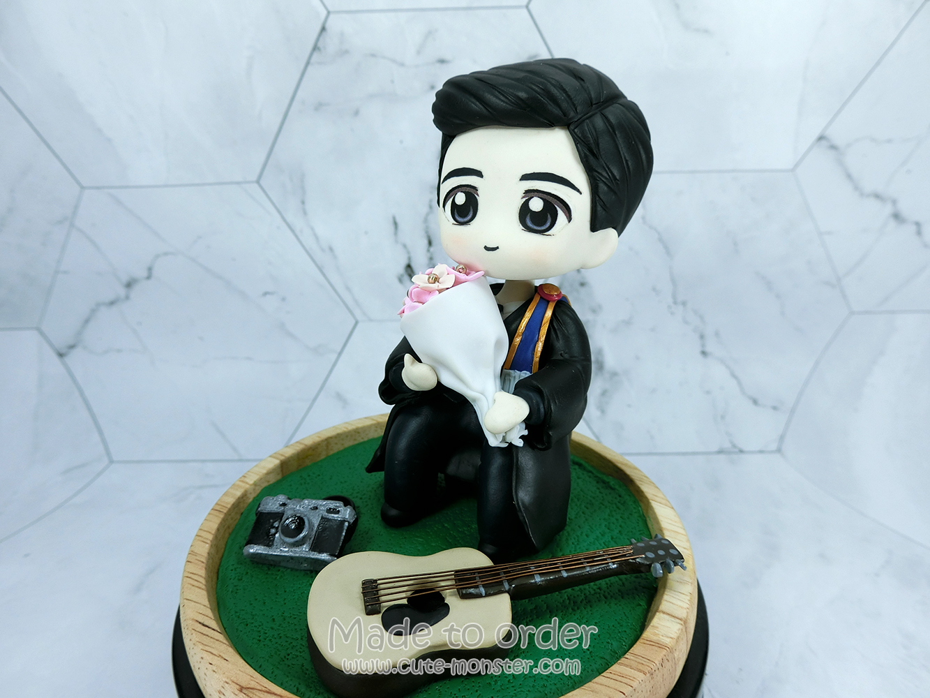 โมเดล ตุ๊กตาตั้งโต๊ะ ชุดรับปริญญา ขนาดสูง 4 นิ้ว