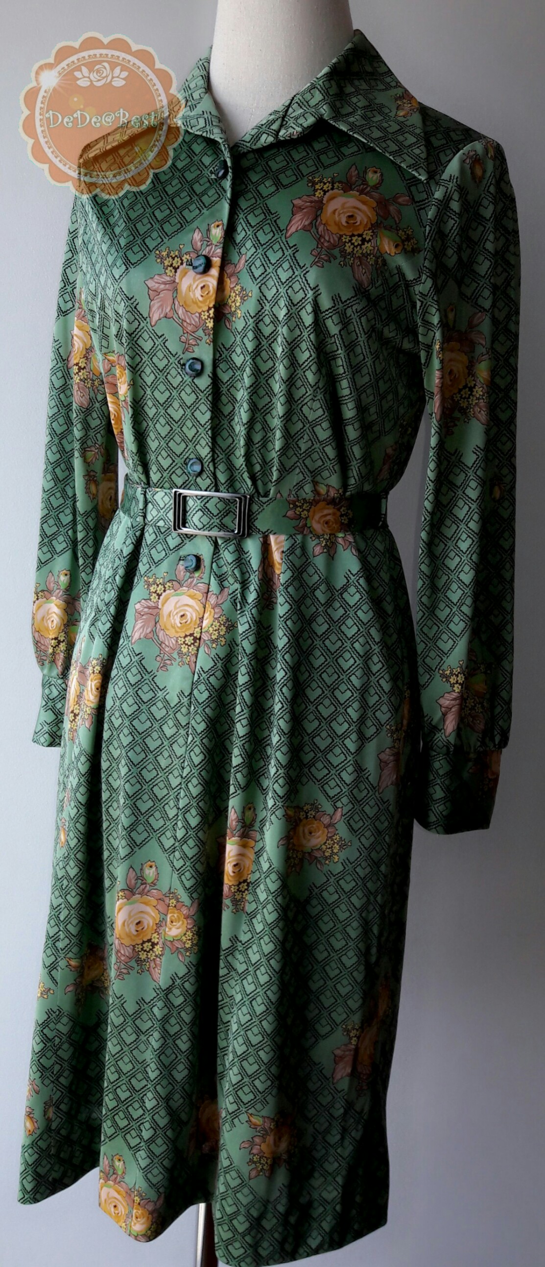 ขายแล้วค่ะ D66:Vintage dress เดรสวินเทจสีเขียวลายดอกไม้และกราฟฟิค มีเข็มขัดเข้าชุด❤