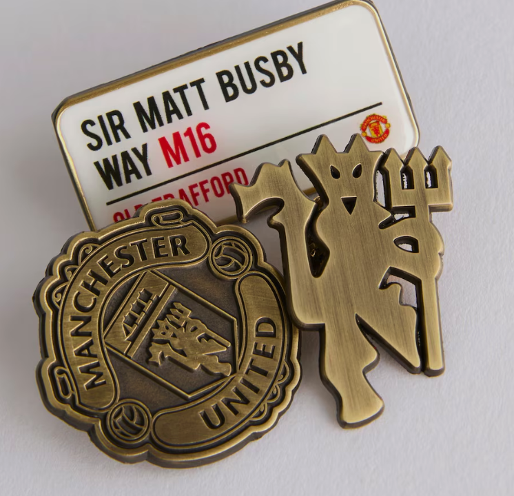ชุดเข็มกลัดที่ระลึกแมนเชสเตอร์ ยูไนเต็ด 3 Pk Badge Set ของแท้