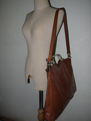 ขายแล้วค่ะ B14:Vintage leather bag กระเป๋าหนังแท้สะพายข้างหรือถือได้ แฟชั่นวินเทจ❤