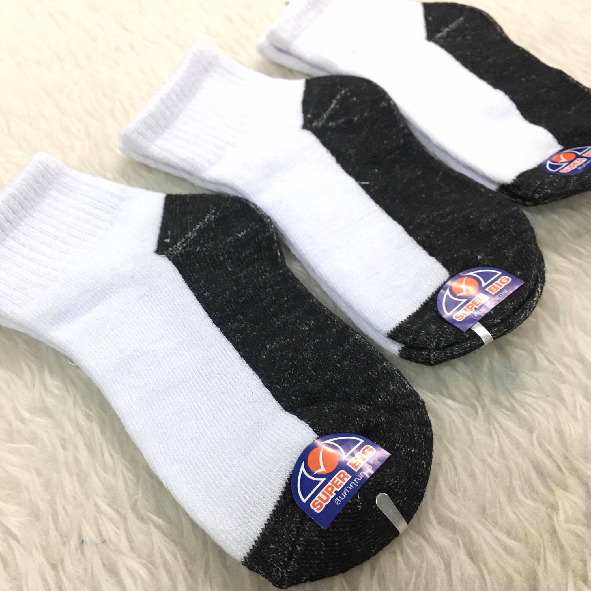 ถุงเท้านักเรียนพื้นดำ (แพ็ค 3 คู่)