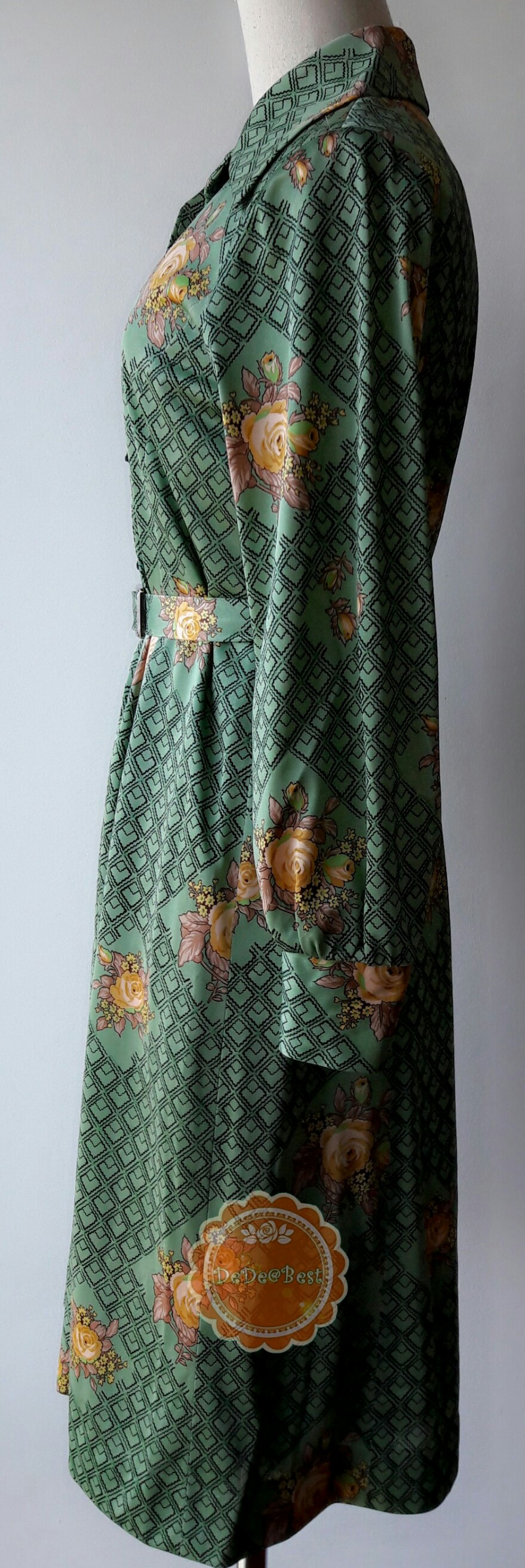 ขายแล้วค่ะ D66:Vintage dress เดรสวินเทจสีเขียวลายดอกไม้และกราฟฟิค มีเข็มขัดเข้าชุด❤