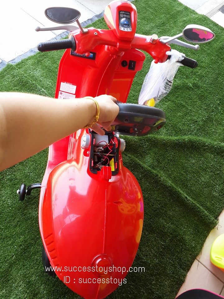 รถมอเตอร์ไซค์เวสป้า รุ่น CC3172 มี 4 สี ชมพู ดำ ขาว แดง