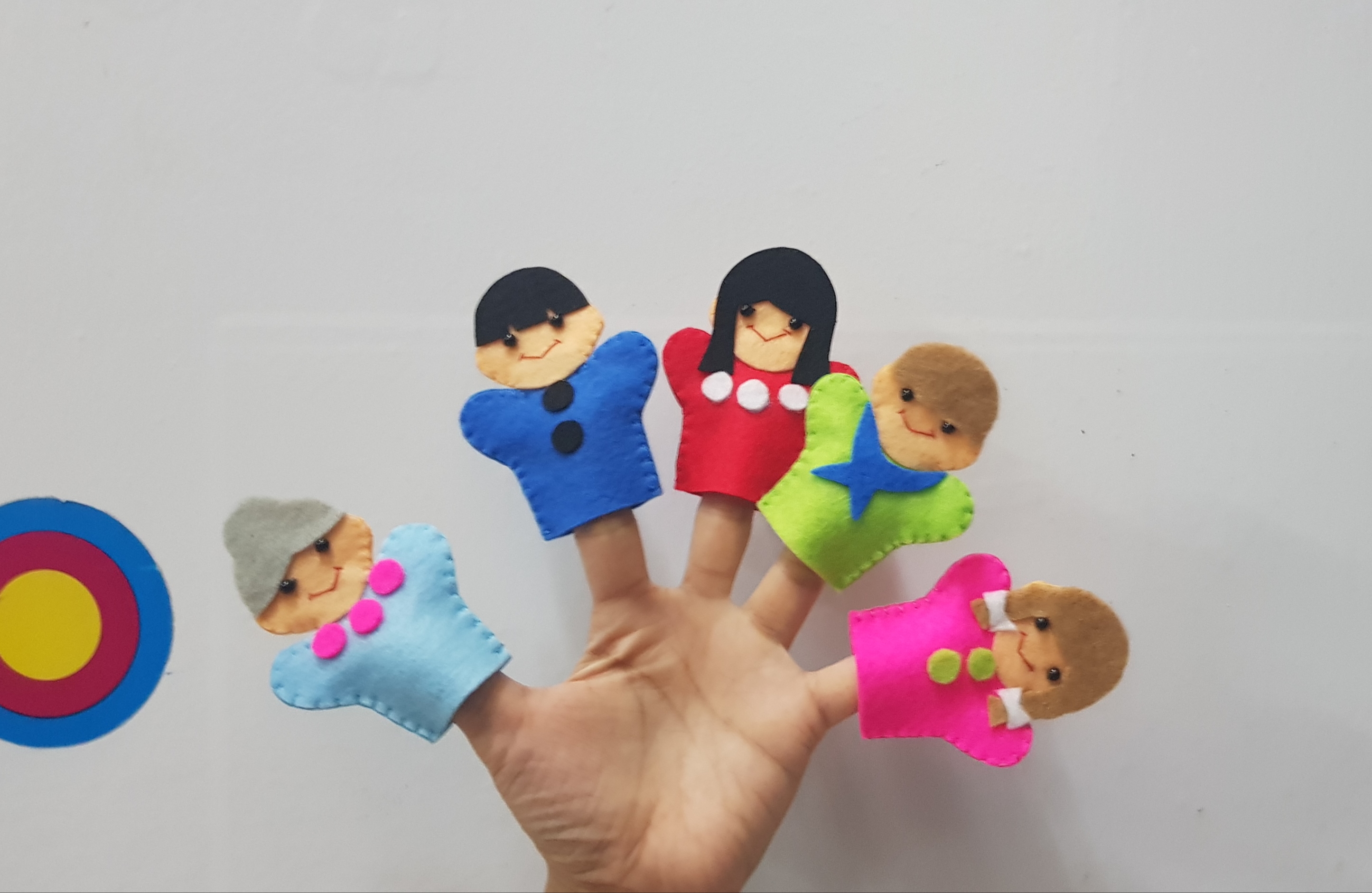 หุ่นนิ้วมือครอบครัว พ่อ แม่ ลูกชาย ลูกสาว และคุณยาย