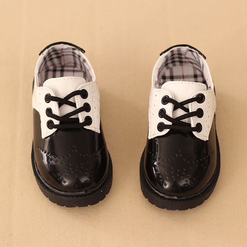 รองเท้าคัทชูเด็กผูกเชือกหนังแก้วสีขาวดำฉลุลาย สไตล์อังกฤษ Size 21-37