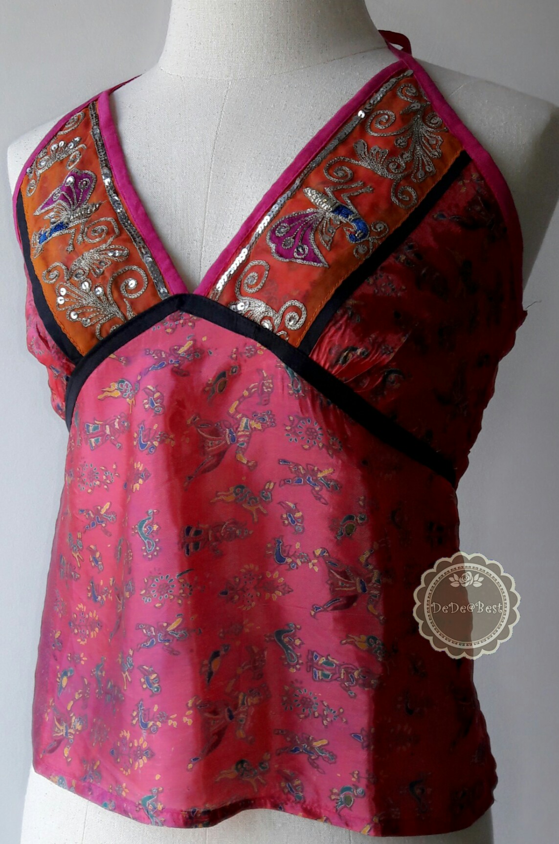 T52:2nd hand top เสื้อสายเดี่ยวสีชมพูปักเลื่อม (Made in NEPAL)