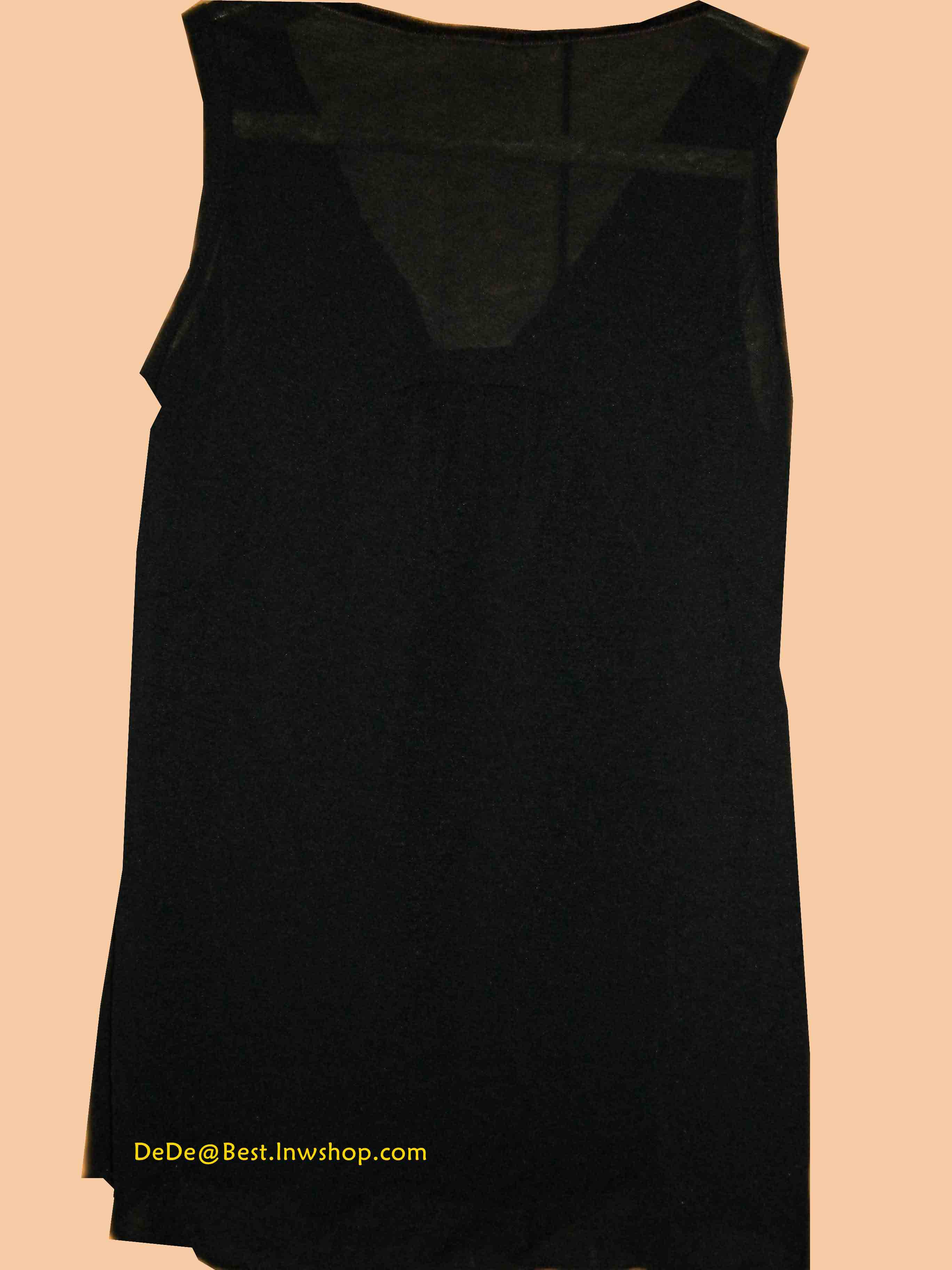 แถมให้คุณปวริศาค่ะ T17:2nd hand top เสื้อแขนกุดสีดำคอวีปักแถบสีทอง❤