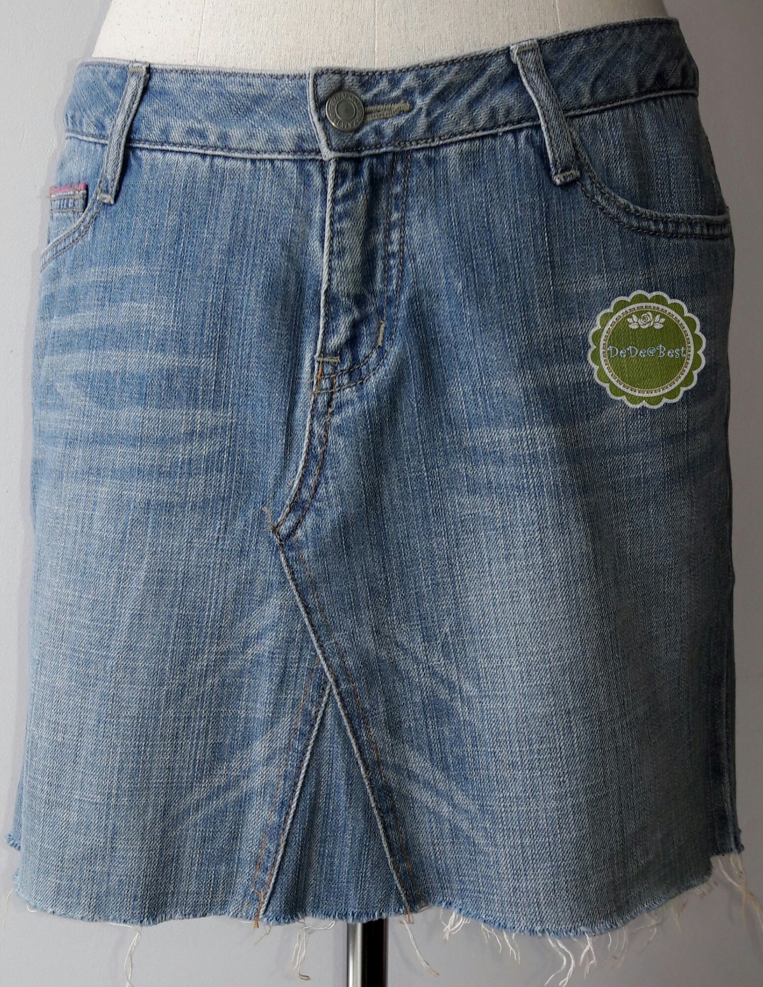 ขายแล้วค่ะ S2:2nd hand skirt กระโปรงยีนส์แต่งขอบด้วยผ้าสีชมพู+ปักลายดอกไม้❤