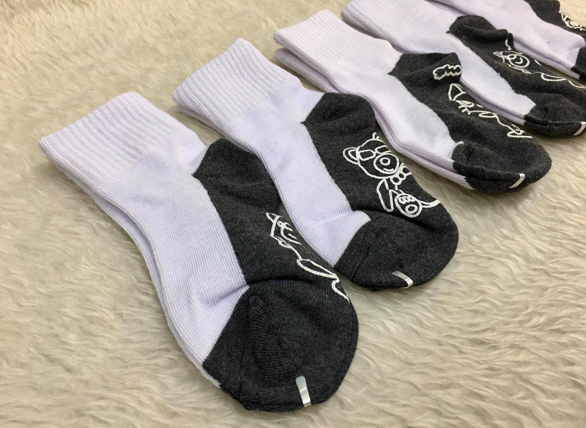 ถุงเท้านักเรียนพื้นดำ-กันลื่น( แพค5คู่ )