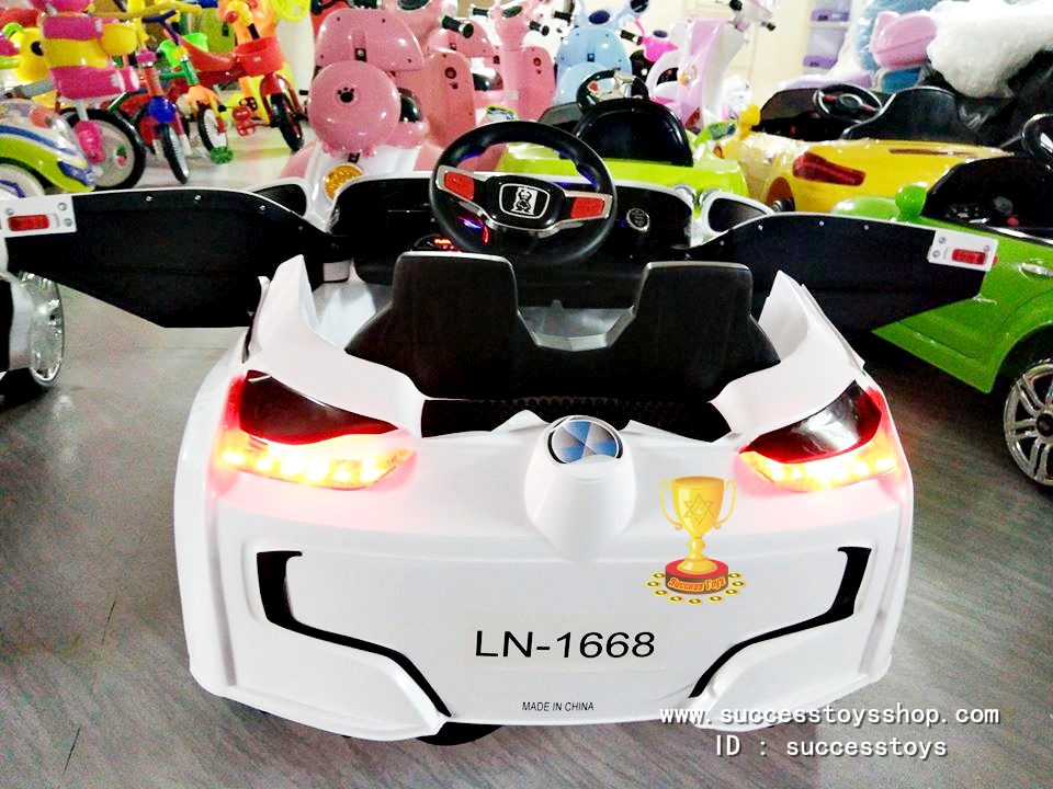 LN1668W รถแบตเตอรี่เด็กนั่งไฟฟ้า ยี่ห้อ BMW สีขาว 2m