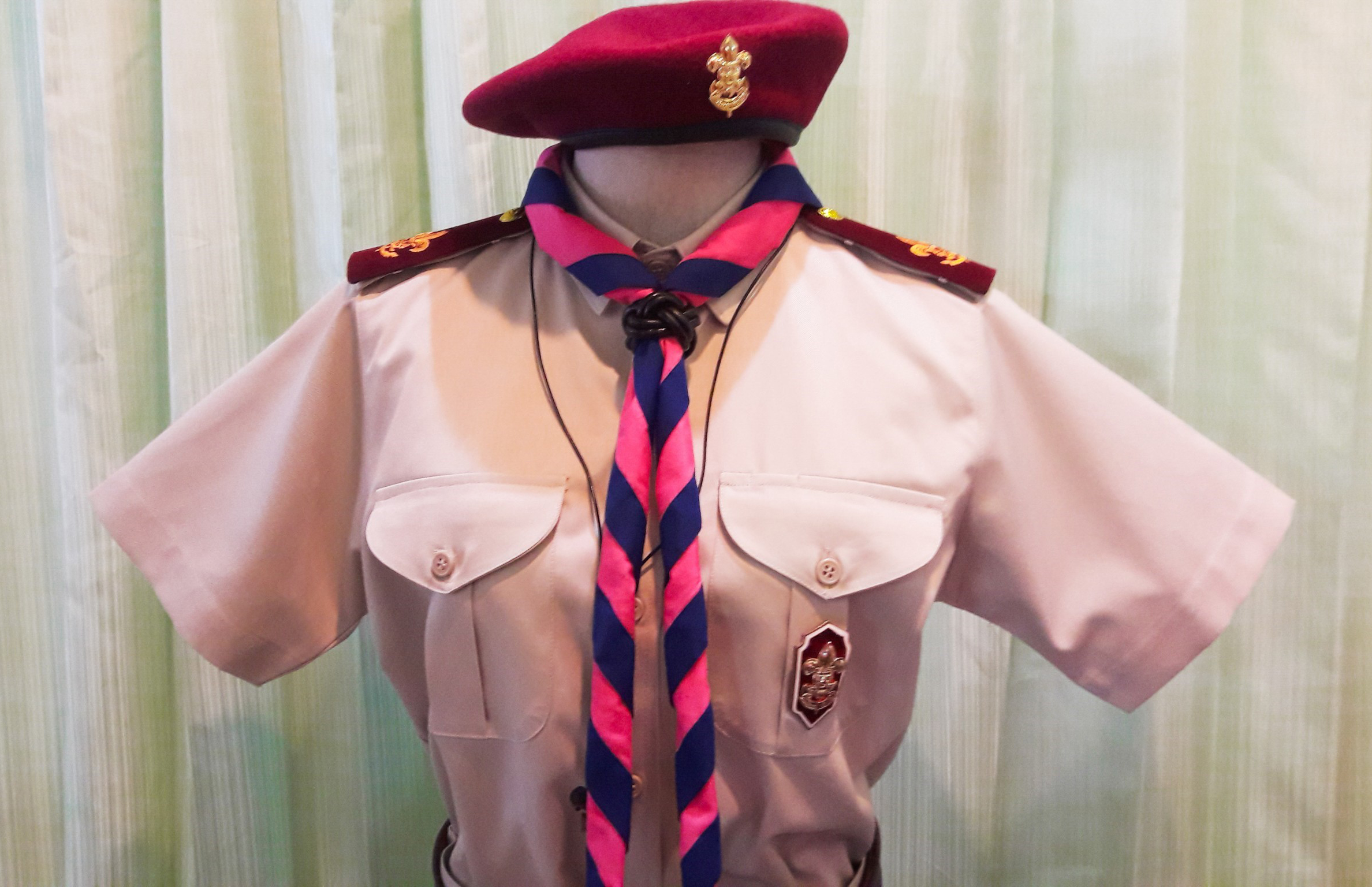 ชุดลูกเสือครูหญิง สีกากีอ่อน 01