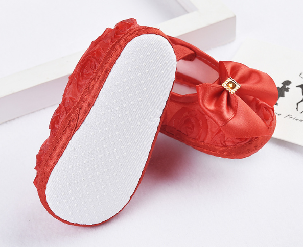 รองเท้าเด็กอ่อน สีแดง ลายดอกกุหลาบ ประดับโบว์ตรงกลาง
