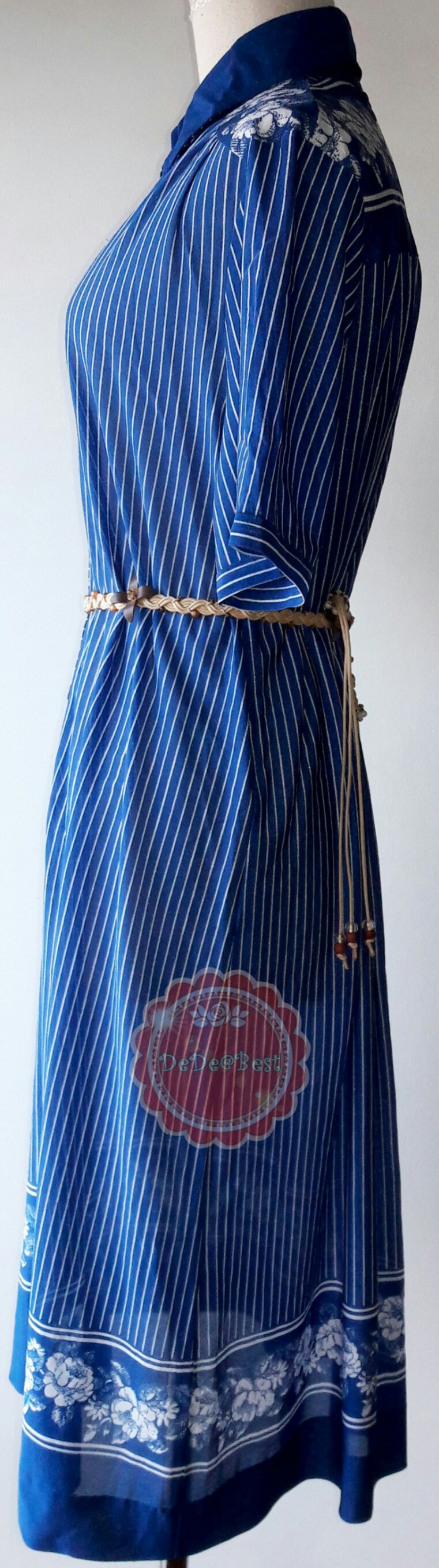 D51:Vintage dress เดรสวินเทจผ้าซีฟองสีน้ำเงินสว่าง ตัดด้วยลายดอกไม้สีขาว