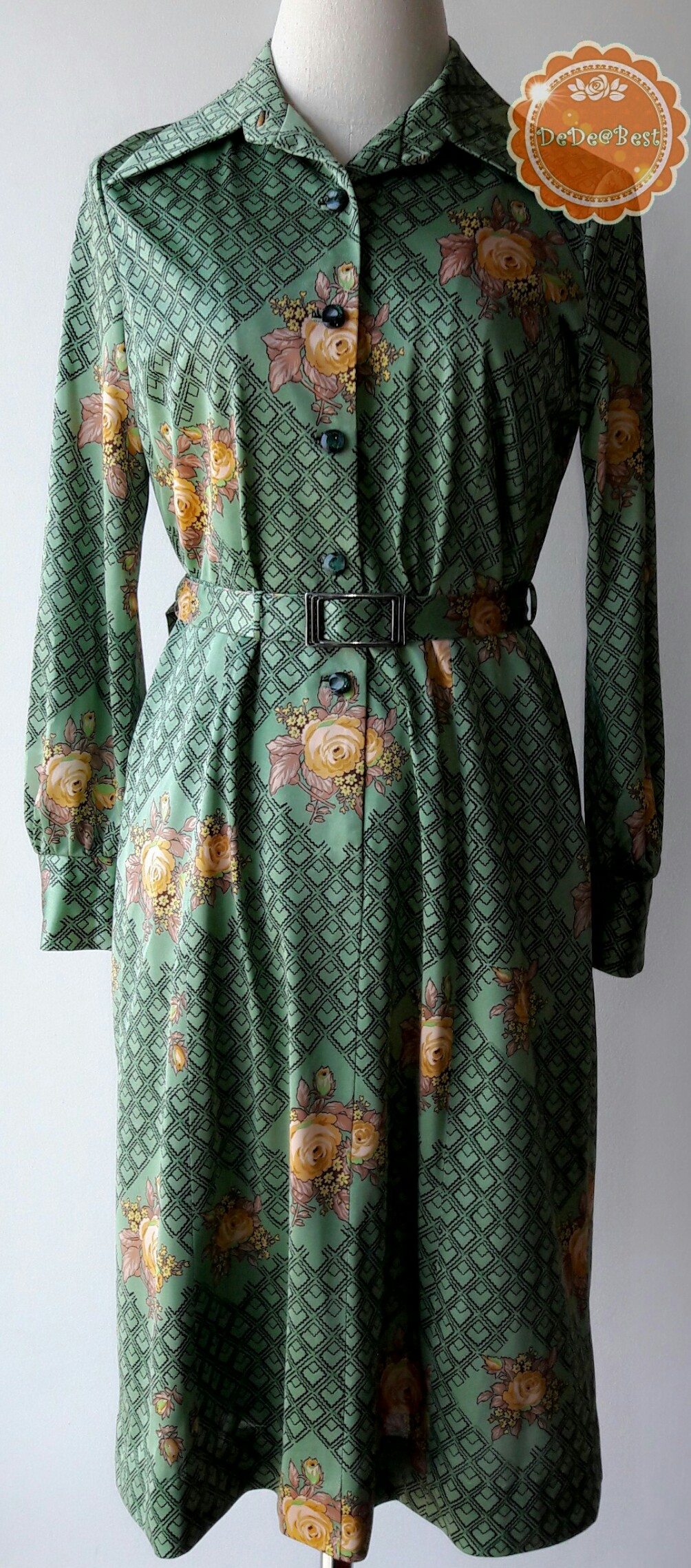 ขายแล้วค่ะ D66:Vintage dress เดรสวินเทจสีเขียวลายดอกไม้และกราฟฟิค มีเข็มขัดเข้าชุด❤