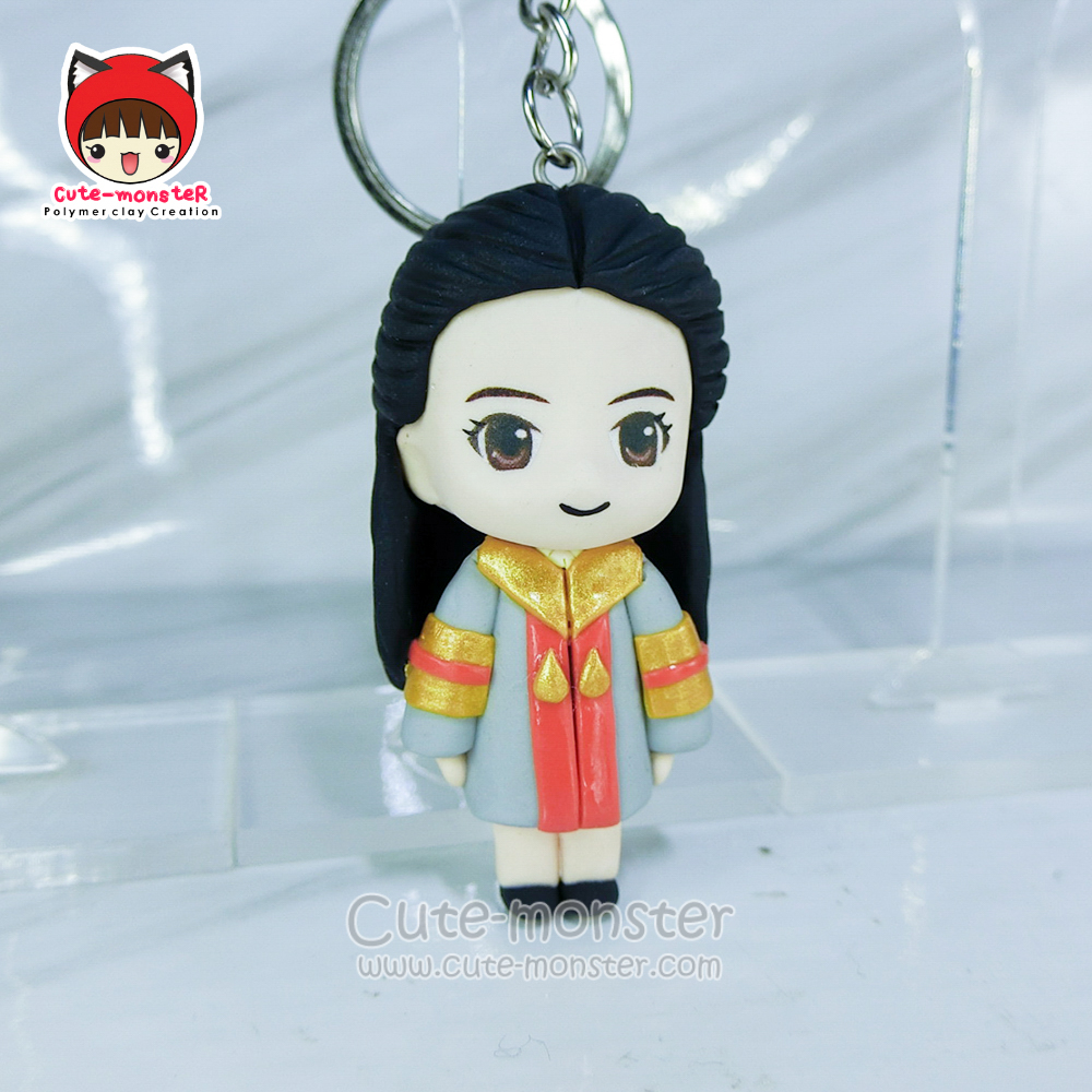 พวงกุญแจดินปั้น ตุ๊กตารับปริญญา ม.สุรนารี