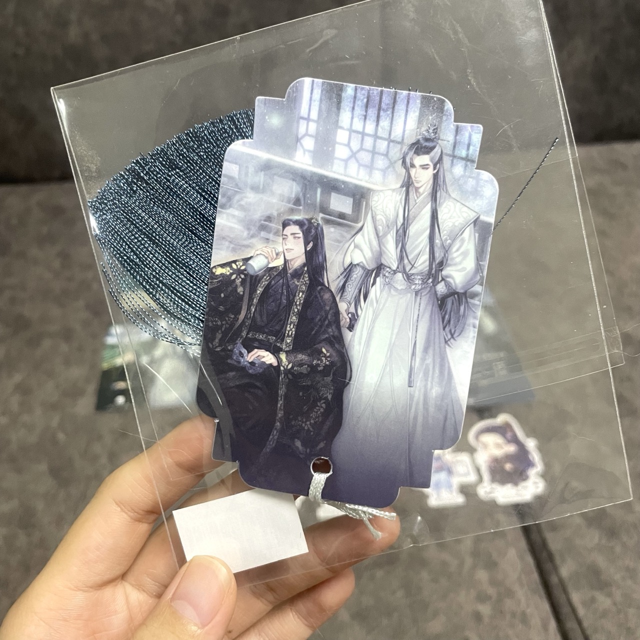 *มือสองมีตำหนิ พิมพ์หนึ่ง* เบื้องบาทข้า ใต้หล้าล้วนสยบ เล่ม 1-2 (จบ) + ป้ายยุทธภพใต้หล้าล้วนสยบ + การ์ดลายเซ็นนักเขียน