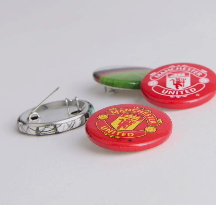 ชุดเข็มกลัดที่ระลึกแมนเชสเตอร์ ยูไนเต็ด 4 Pk Button Badge ของแท้
